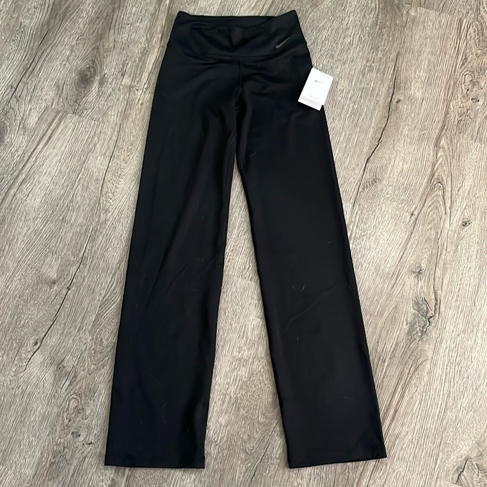 NWT‼️ Nike Dri-Fit Flare Leggings